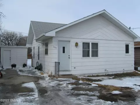 206 S Bell St, Bismarck, ND 58504 photo 2