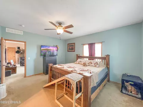 5734 Liberty Ln, Williston, ND 58801 photo 28