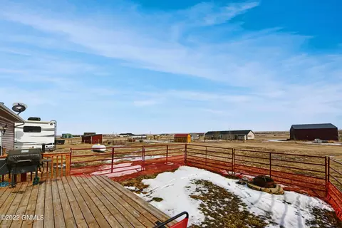 5734 Liberty Ln, Williston, ND 58801 photo 7