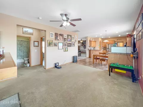 5734 Liberty Ln, Williston, ND 58801 photo 30