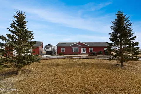 5734 Liberty Ln, Williston, ND 58801 photo 3