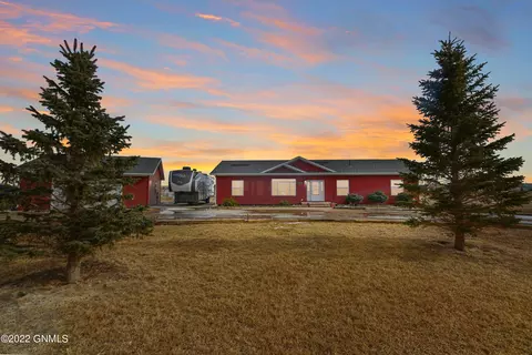 5734 Liberty Ln, Williston, ND 58801 photo 41