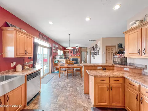 5734 Liberty Ln, Williston, ND 58801 photo 21