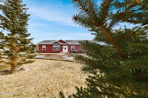 5734 Liberty Ln, Williston, ND 58801 photo 8
