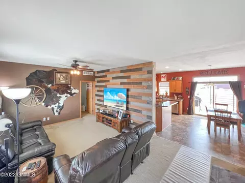 5734 Liberty Ln, Williston, ND 58801 photo 10