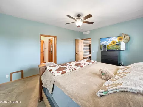 5734 Liberty Ln, Williston, ND 58801 photo 24