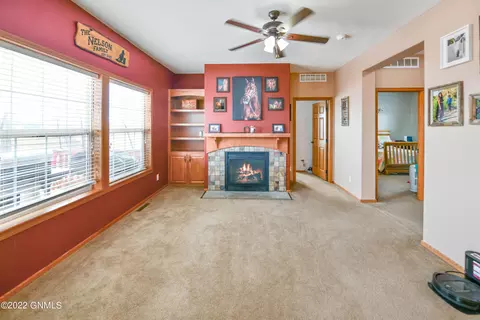 5734 Liberty Ln, Williston, ND 58801 photo 32