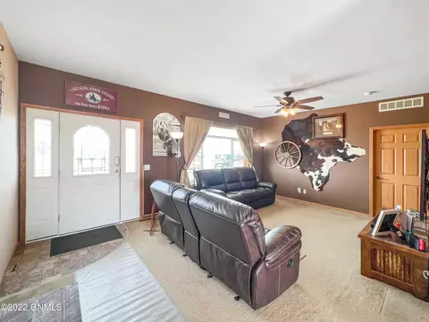 5734 Liberty Ln, Williston, ND 58801 photo 12