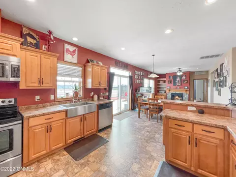 5734 Liberty Ln, Williston, ND 58801 photo 16