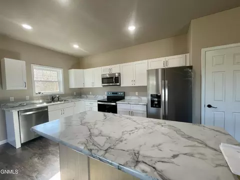 3726 Rocky Wagon St, Williston, ND 58801 photo 6