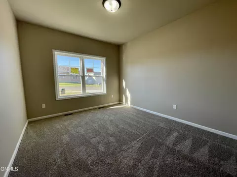 3726 Rocky Wagon St, Williston, ND 58801 photo 4