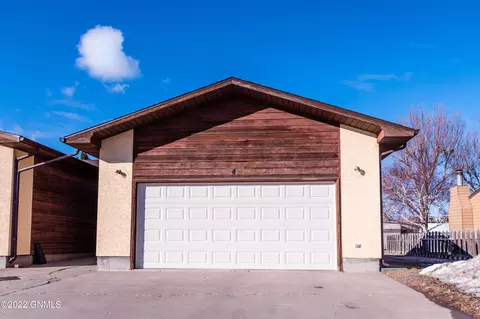 4 24th St W St W, Williston, ND 58801 photo 1