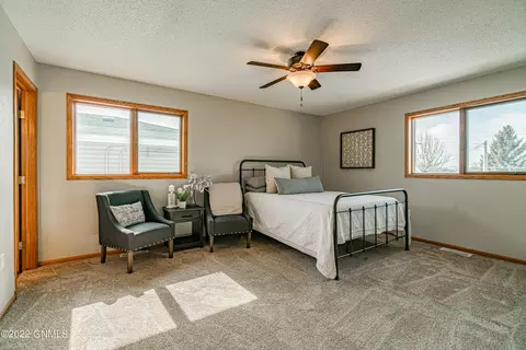 2025 D Ave E, Bismarck, ND 58501 photo 12