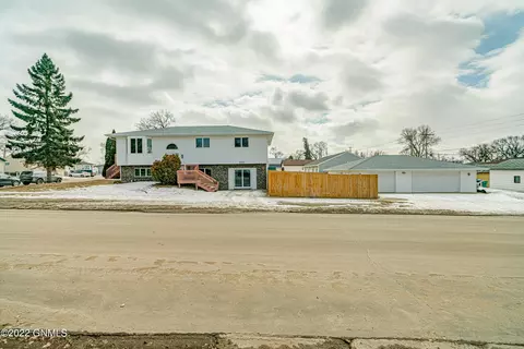 2025 D Ave E, Bismarck, ND 58501 photo 1