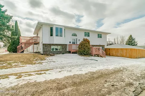 2025 D Ave E, Bismarck, ND 58501 photo 2
