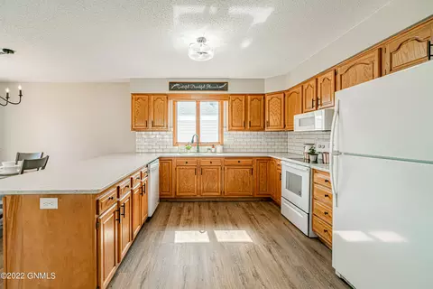 2025 D Ave E, Bismarck, ND 58501 photo 9