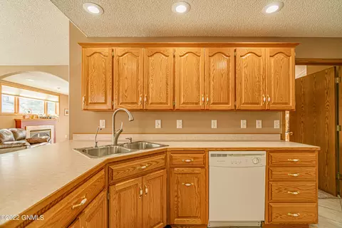 3268 Impala Ln, Bismarck, ND 58503 photo 10