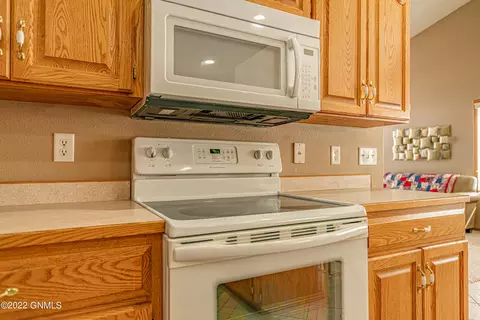 3268 Impala Ln, Bismarck, ND 58503 photo 13