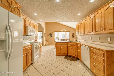 3268 Impala Ln, Bismarck, ND 58503 photo 11