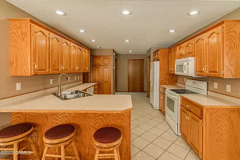 3268 Impala Ln, Bismarck, ND 58503 photo 7