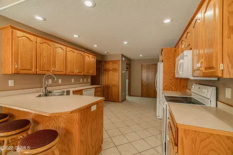 3268 Impala Ln, Bismarck, ND 58503 photo 8