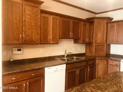 704 5th St W, Williston, ND 58801 photo 8