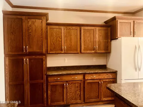 704 5th St W, Williston, ND 58801 photo 10