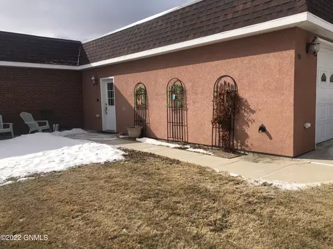 704 5th St W, Williston, ND 58801 photo 29