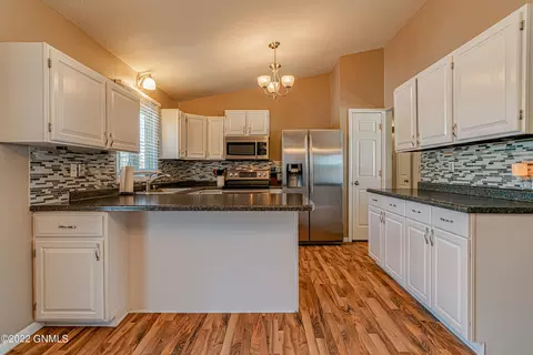 3006 E Ave E, Bismarck, ND 58501 photo 4