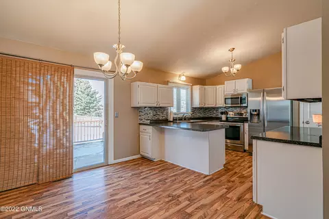 3006 E Ave E, Bismarck, ND 58501 photo 15