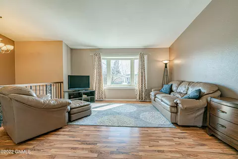 3006 E Ave E, Bismarck, ND 58501 photo 11