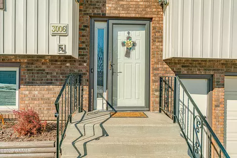 3006 E Ave E, Bismarck, ND 58501 photo 2