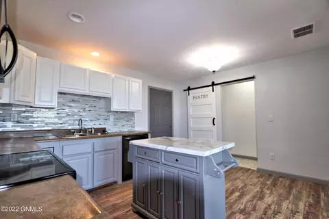 14725 Baxter St, Williston, ND 58801 photo 7