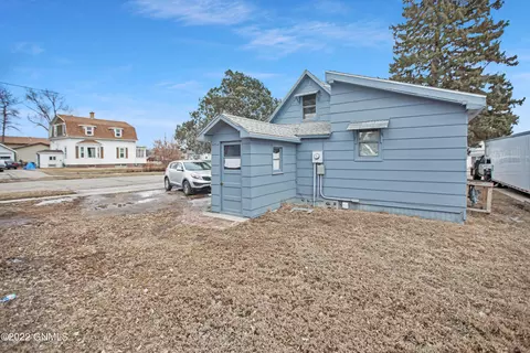 429 6th Ave W, Williston, ND 58801 photo 5