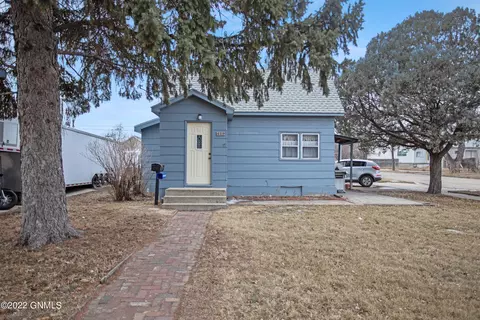 429 6th Ave W, Williston, ND 58801 photo 1