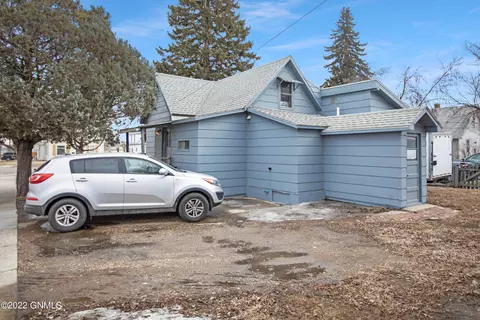 429 6th Ave W, Williston, ND 58801 photo 3