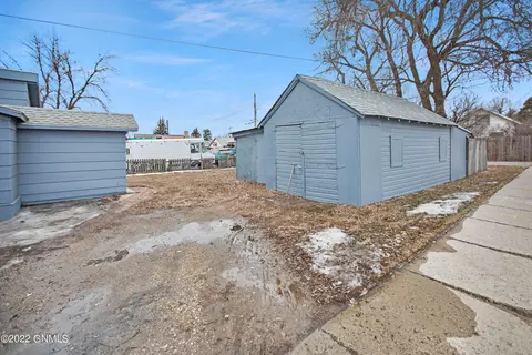 429 6th Ave W, Williston, ND 58801 photo 4