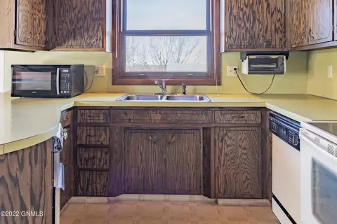 2431 Boulevard Ave, Bismarck, ND 58501 photo 16