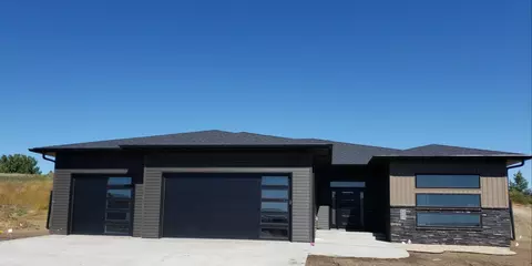 5420 Titanium Dr, Bismarck, ND 58503 photo 2