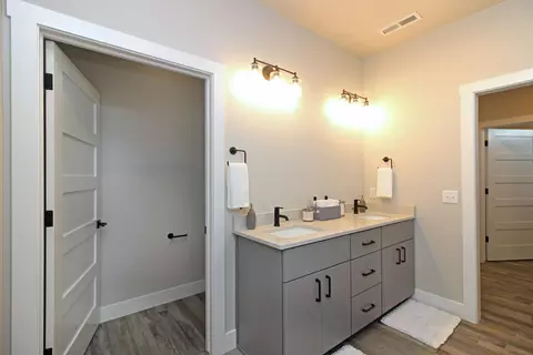 5420 Titanium Dr, Bismarck, ND 58503 photo 8