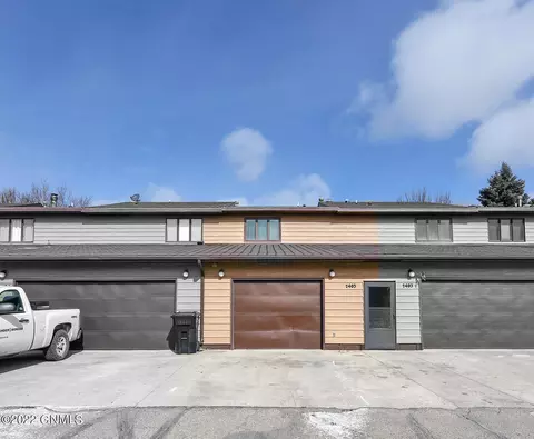 2405 N Main Ct, Williston, ND 58801 photo 1