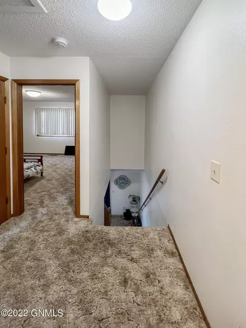 2405 N Main Ct, Williston, ND 58801 photo 20