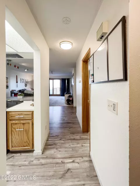 2405 N Main Ct, Williston, ND 58801 photo 3