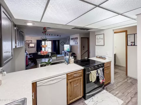 2405 N Main Ct, Williston, ND 58801 photo 5