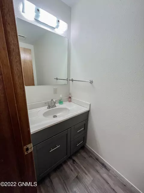 2405 N Main Ct, Williston, ND 58801 photo 14