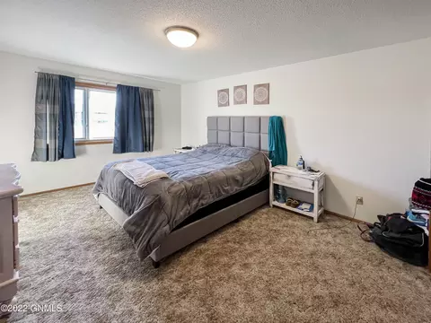 2405 N Main Ct, Williston, ND 58801 photo 24