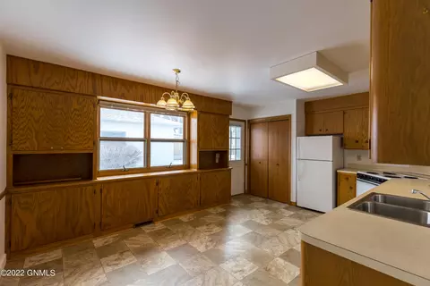 2121 Catherine Dr, Bismarck, ND 58501 photo 17
