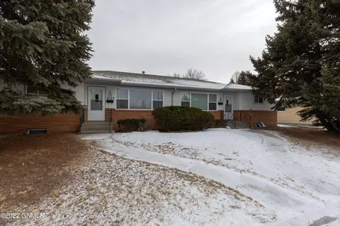 2121 Catherine Dr, Bismarck, ND 58501 photo 1
