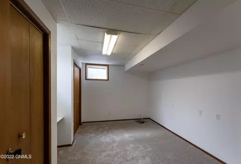 2121 Catherine Dr, Bismarck, ND 58501 photo 11