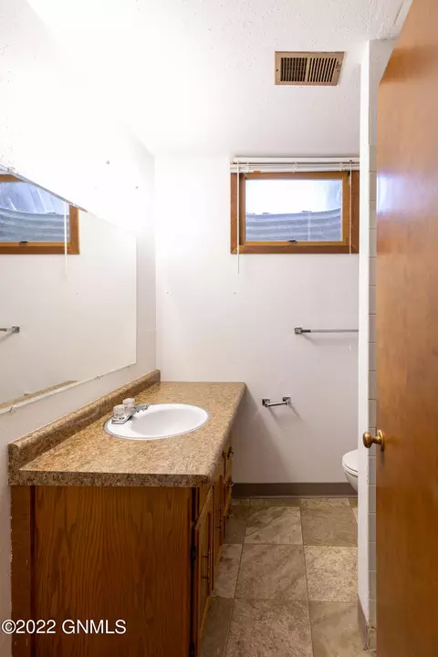 2121 Catherine Dr, Bismarck, ND 58501 photo 24